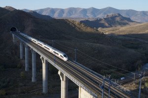 Fomento pondrá en servicio 1.000 nuevos kilómetros de AVE en 2015