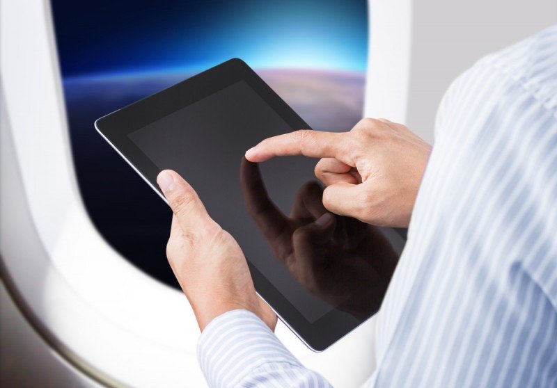 Brasil permitirá el uso de aparatos electrónicos en vuelos comerciales. #shu#