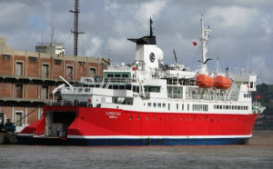 Crucero antártico Expedition embarca pasajeros en Montevideo por primera vez