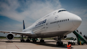 Ya opera en Buenos Aires el avión más largo del mundo