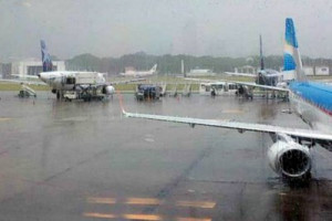 Temporal de lluvia y viento provoca demoras en Aeroparque y Ezeiza