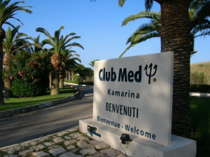 El propietario de PortAventura presenta una contraoferta sobre Club Med