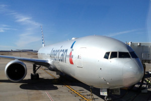 Auxiliares de vuelo de American Airlines rechazan acuerdo a cinco años