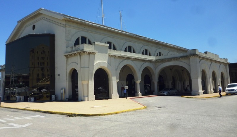 Terminal de pasajeros en el puerto de Montevideo.