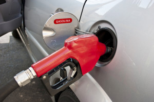El precio de la gasolina se sitúa en mínimos de cuatro años