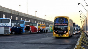 Gremios analizan suspender el paro de transporte anunciado en Argentina