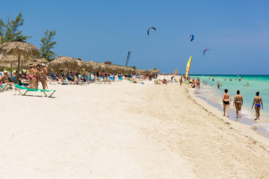 Cuba alcanza cifra "récord" de 3 millones de turistas extranjeros en 2014