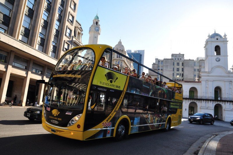 Crece 4% el número de turistas que contrata el bus para recorrer Buenos Aires