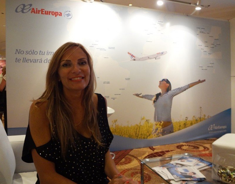 Adriana Forlán, gerente comercial de Air Europa  para Uruguay, en la feria Fituy 2015.