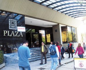 Subastan por US$ 9,4 millones edificio del hotel Plaza de La Paz