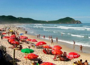 Turistas argentinos que eligen alquileres temporarios prefieren destinos de playa