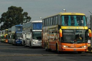 Acuerdan incremento salarial para choferes de ómnibus en Argentina