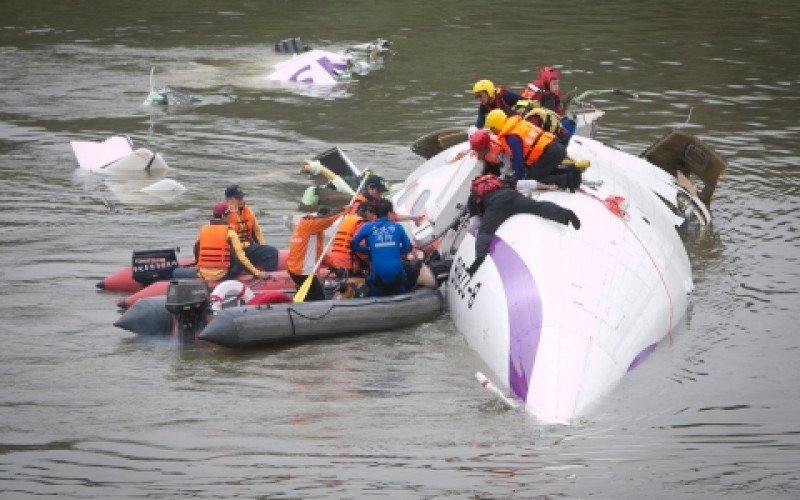 Los equipos de rescaten buscan supervivientes y víctimas mortales. Foto: Getty