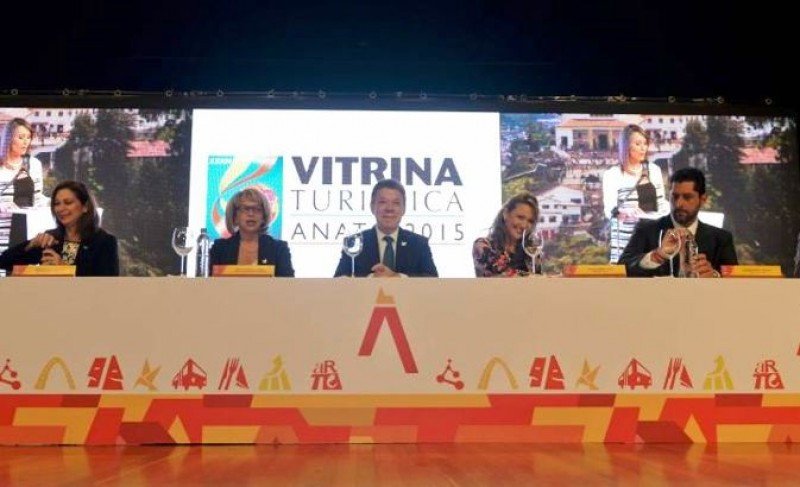 Ministra Correa (segunda desde la izquierda) junto al presidente Santos en la inauguración de la Vitrina Turística Anato 2015.