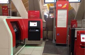 Iberia implanta en Madrid-Barajas el autoservicio en facturación y entrega de equipajes
