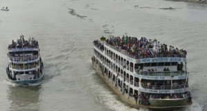 Al menos cinco muertos en el naugragio de un ferry en Bangladesh