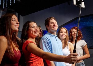 Los museos prohíben el palo para tomar selfies...y tienen razón