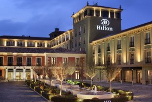 Hilton ganó 592 M € en 2014, un 62,1% más