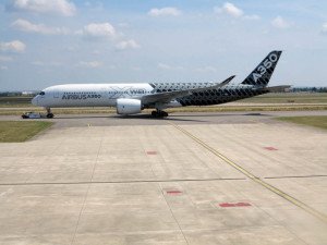 Videonoticia: por primera vez aterriza en España el Airbus A350 XWB, la apuesta de Iberia