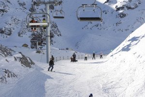 La fusión de las estaciones de esquí de Asturias y León, en el aire 