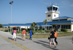 Islas Caimán amplía aeropuerto internacional para incentivar turismo