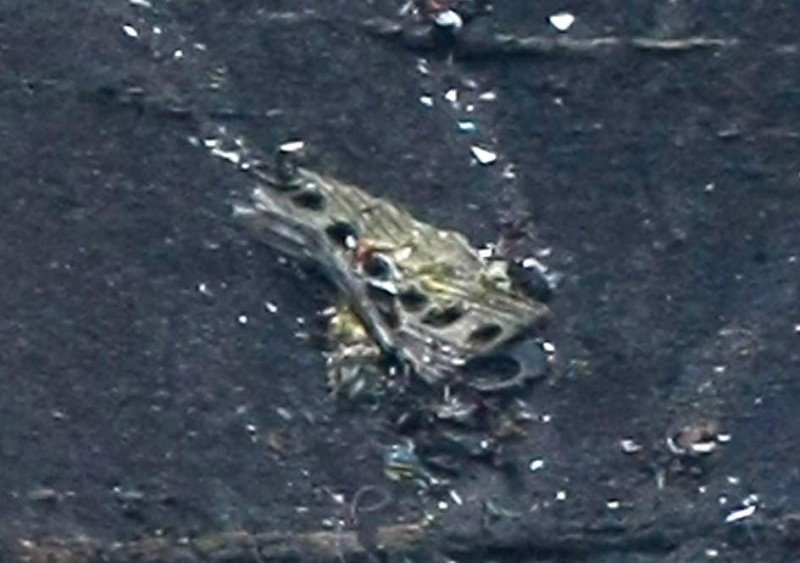 RESTOS DEL AVIÓNImagen tomada desde un helicóptero que muestra parte del fuselaje del avión siniestrado en los Alpes.  (GTRES)