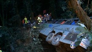 Mueren 54 personas en accidente de ómnibus de turismo en Brasil