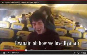 Una canción protesta grabada en un avión de Ryanair se hace viral