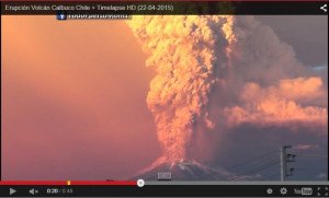 Vídeo: cierran dos aeropuertos en Argentina por la erupción de un volcán chileno 
