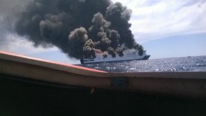 Vídeo: Evacúan un ferry de Trasmediterránea a causa de un incendio