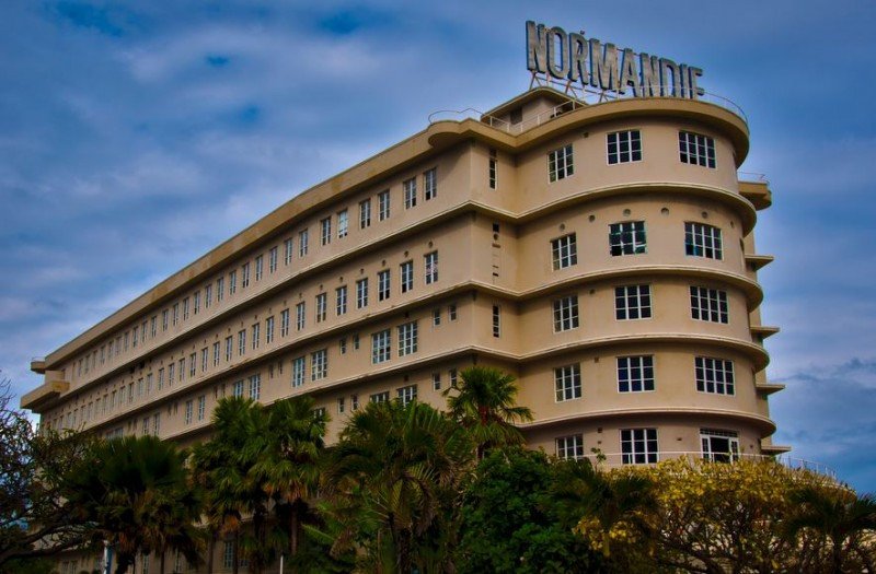 Una de las dos propiedades podría ser el emblemático Hotel Normandie, en el Viejo San Juan. 