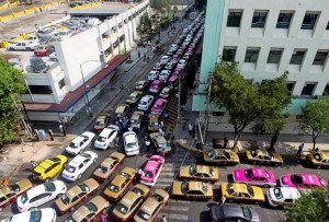 Uber responde con viajes gratis a las protestas de los taxistas de Ciudad de México   