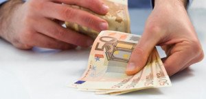 Las agencias francesas ven con preocupación la reducción a 1.000 € de los pagos en efectivo