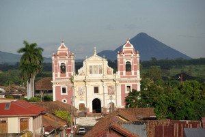 Expertos y mayoristas de Europa debaten en Nicaragua sobre turismo sostenible