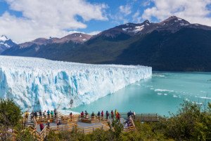 Cataratas y glaciares unidos por cuatro vuelos semanales en Argentina