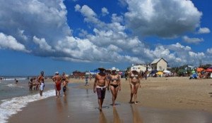 Tendencia en Uruguay se mantiene: más turistas que gastan menos
