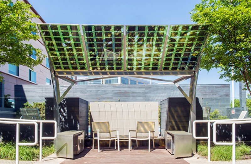 Los clientes de la marca Element podrán recargar sus dispositivos móviles bajo el toldo de paneles solares. Foto: Starwood Hotels and Resorts Worldwide.
