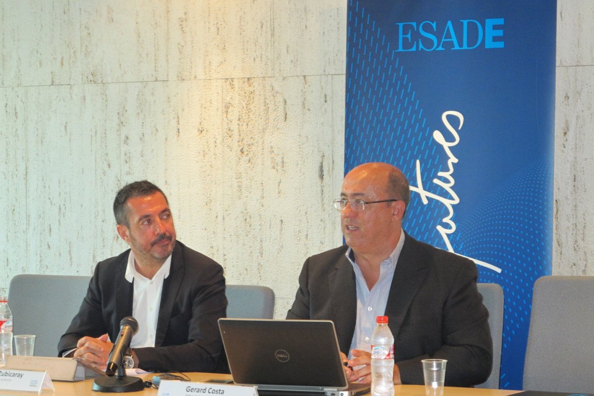 Pablo Zubizarey, presidente de Fevitur, y Gerard Costa, profesor de Esade y autor del estudio.
