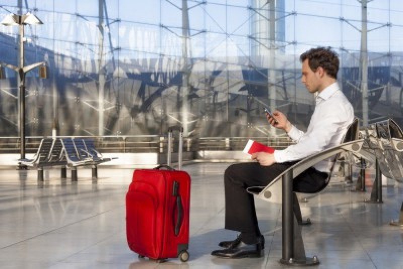 Más de 3,1 billones de viajeros pasan por los aeropuertos cada año, con una media de 150 minutos de permanencia. #shu#