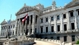 Parlamento de Uruguay evaluará cooperación turística con Armenia