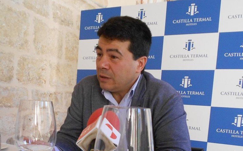 El director general de Castilla Termal Hoteles, Roberto García, en la rueda de prensa de presentación del nuevo establecimiento.
