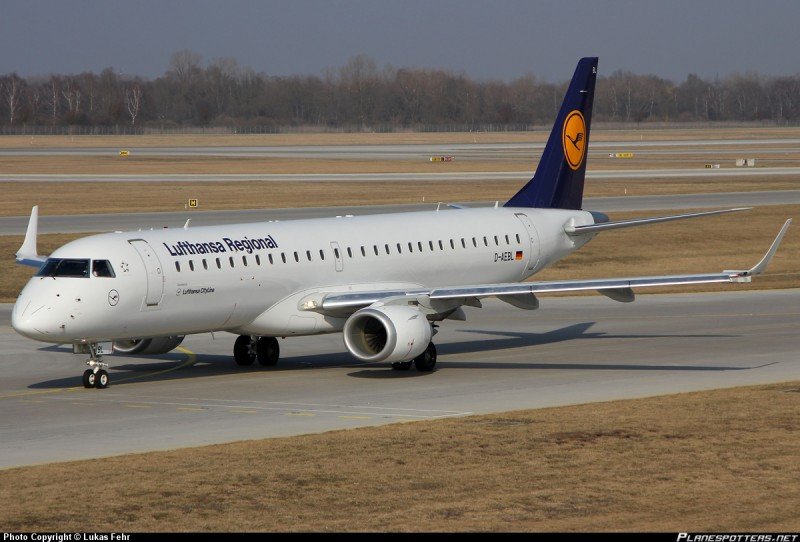 Un avión de Lufthansa, a punto de colisionar con un drone en un aterrizaje en Varsovia (Foto: Lukas Fehr, PlanespottersNet).