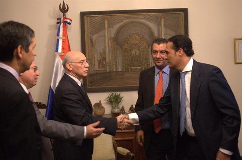 Acuerdo entre autoridades del gobierno paraguayo y de la aerolínea española.