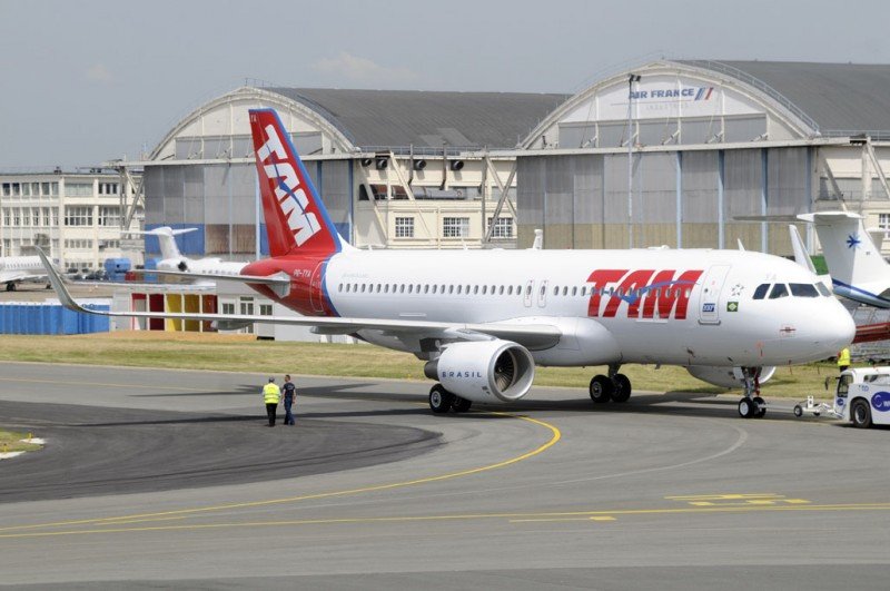 Reducción de vuelos domésticos de TAM será paulatina y no abandonará rutas
