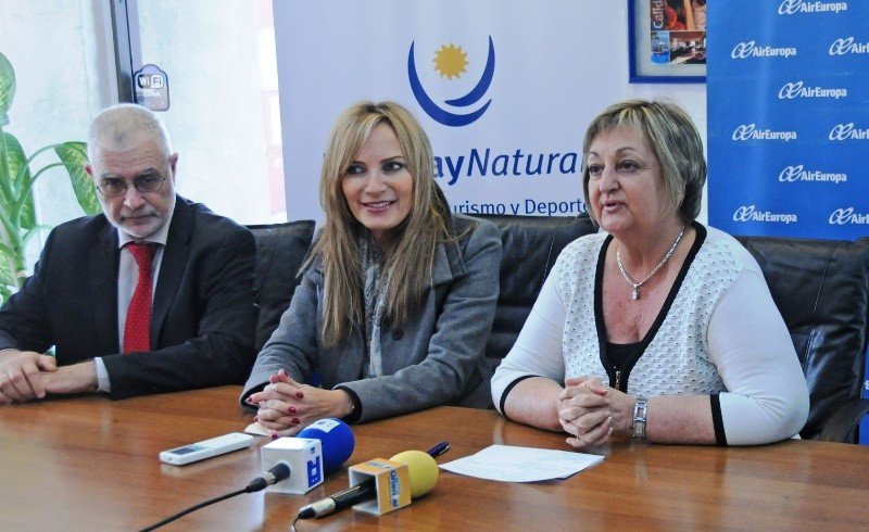 Benjamín Liberoff, Adriana Forlán y Liliam Kechichian en el anuncio del acuerdo entre Air Europa y el Ministerio de Turismo.