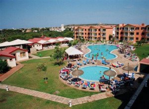 Roc Hotels incorpora el aparthotel Cala'n Blanes en Menorca