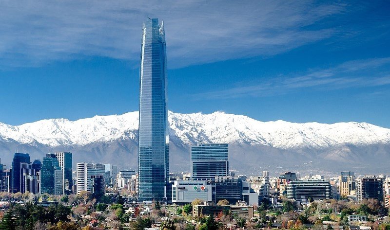 La torre Costanera Center, concluida en 2014, es el edificio más alto de Chile.