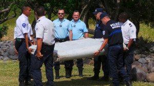 Francia reconfirma que los restos de avión hallados en Reunión pertenecen al vuelo MH370 