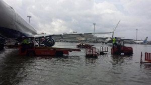 Fotonoticia: el Aeropuerto de Palma, inundado tras la tromba de agua y granizo