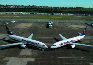 Ryanair abre en Santiago su base número 74 y la 12 en España